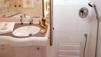 Callisto - Guest Bathroom